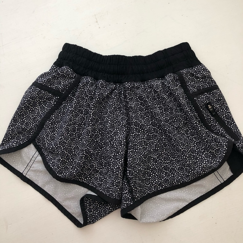 Lululemon “Tracker” shorts 4”
